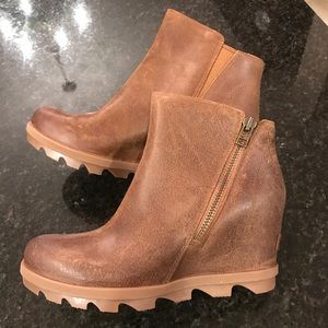 New Sorel Joan of Arctic Wedge II Zip Bootie, Tan